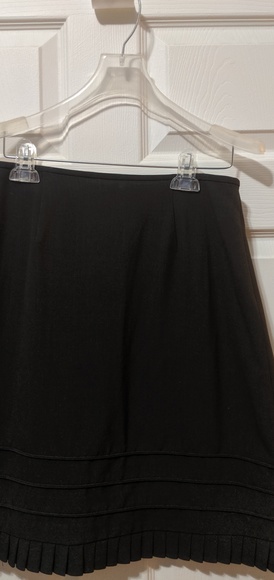 Stylish black skirt - Picture 3 of 3